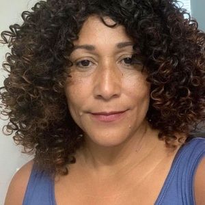 Meet your Posher, Dee